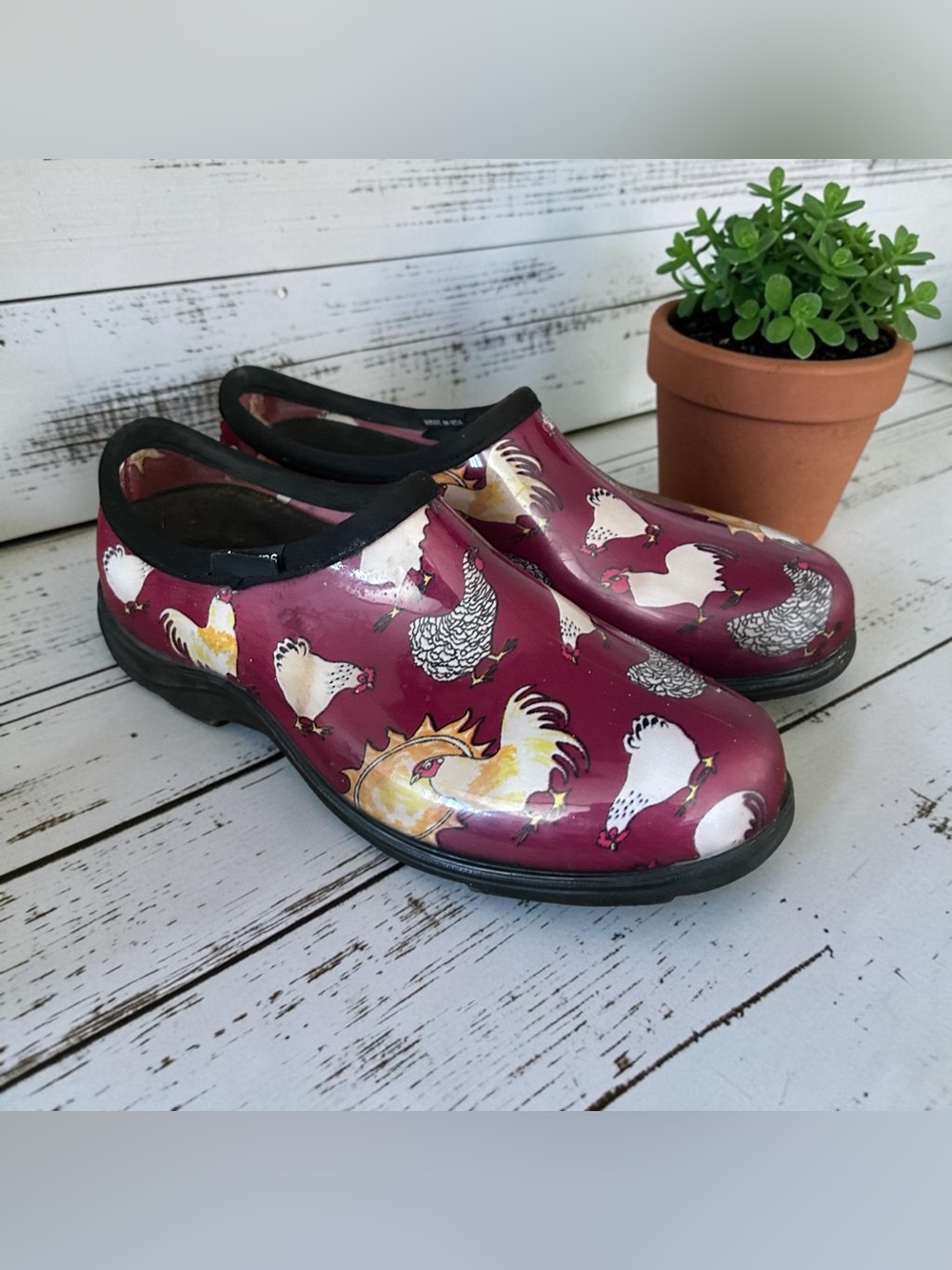Sloggers Womens Chicken Rooster Garden Rain Clogs Burgundy Size 9